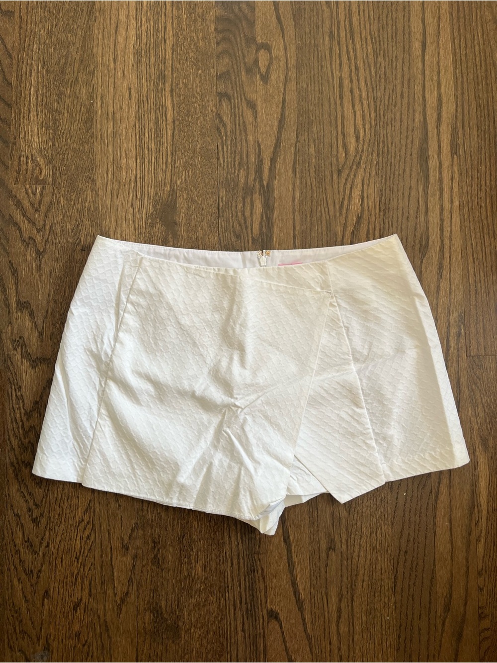 Lilly Pulitzer White Textured Skort with Pink Label